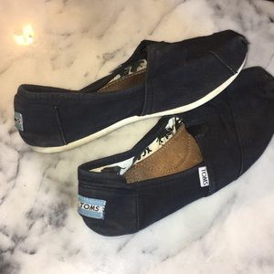 Navy Blue Toms